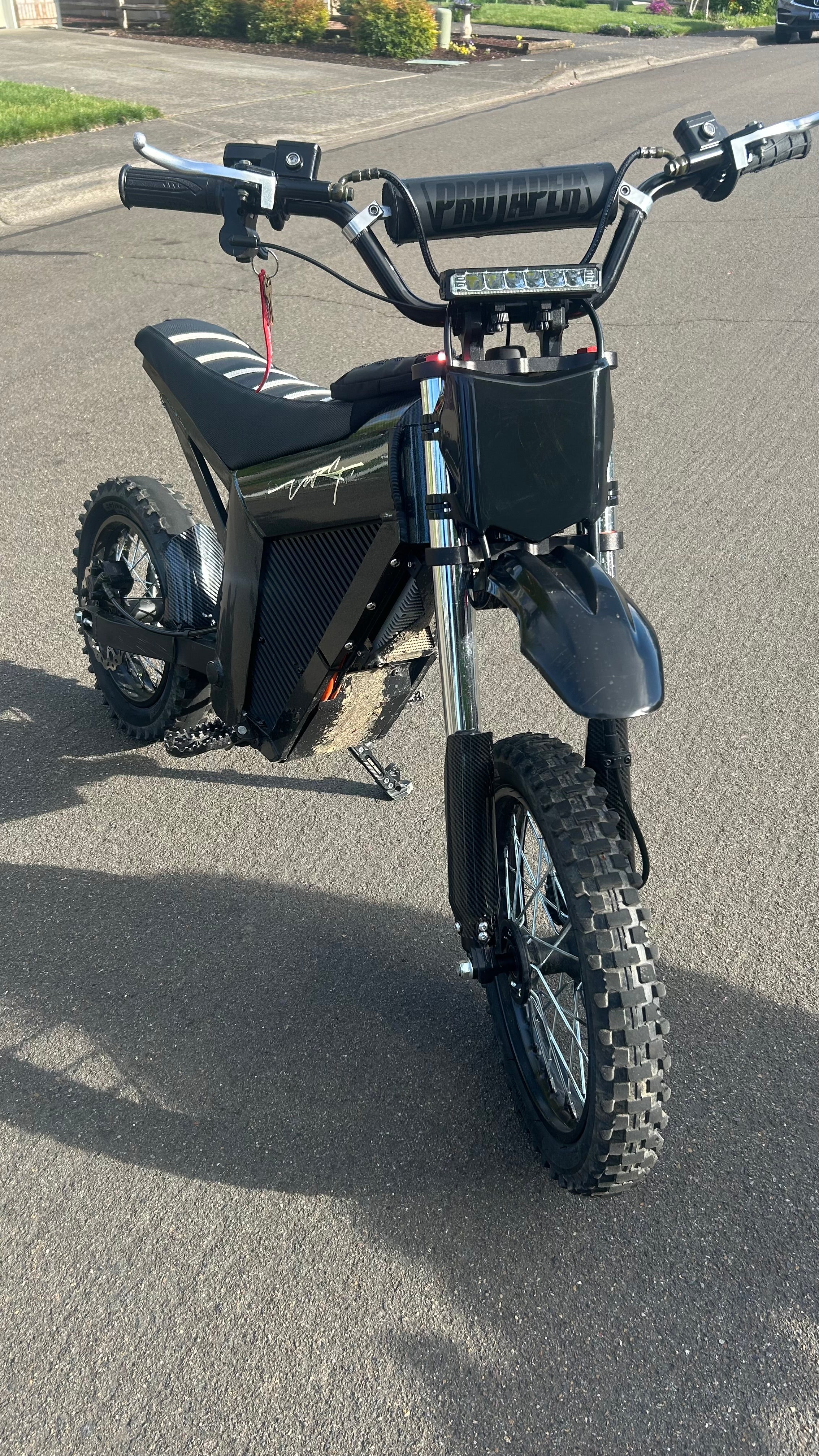 Universal Glossy Motocutz Plate