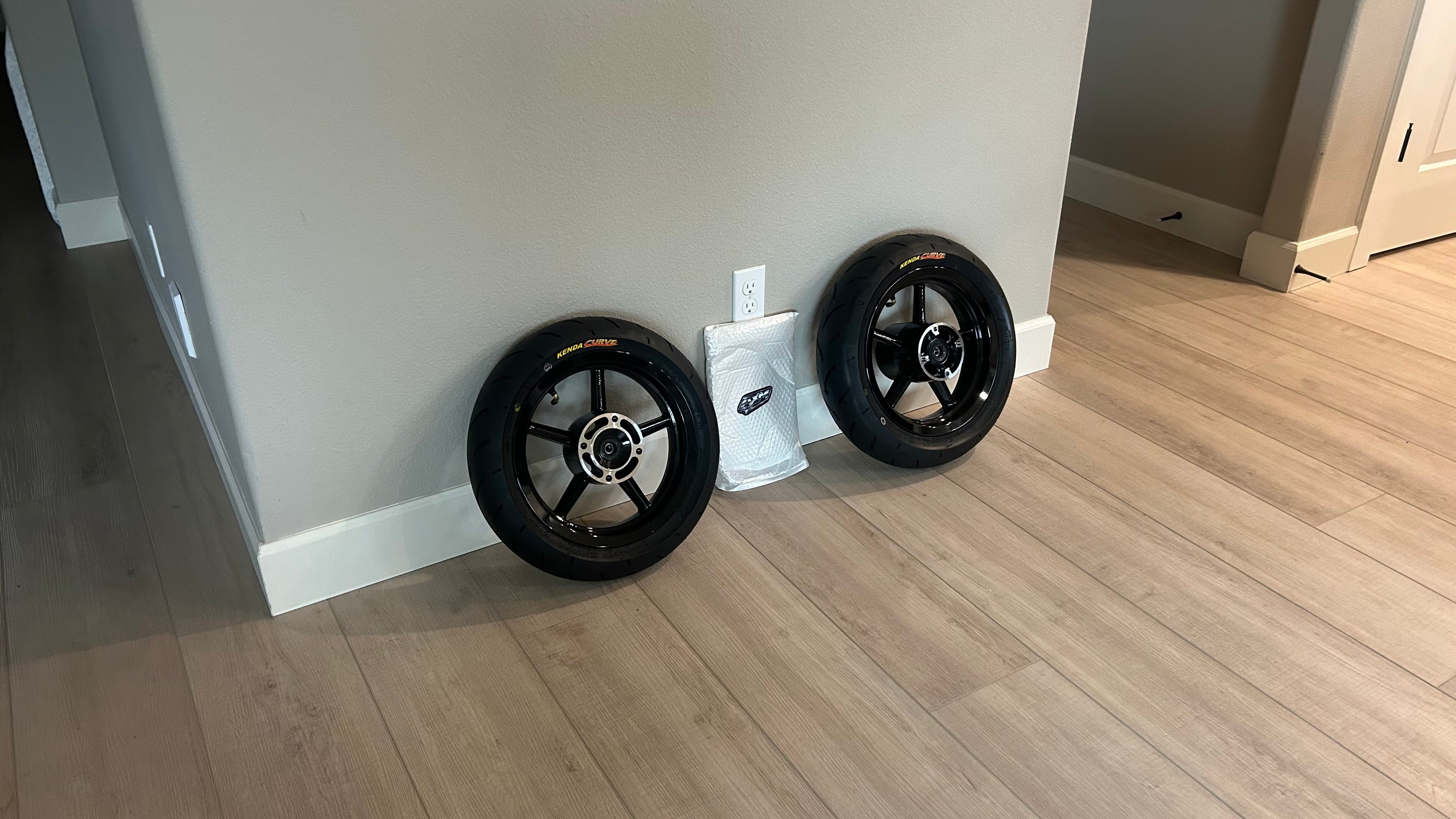 Tuttio Soleil 01/Yozma IN10 12-Inch Supermoto Wheelset (PREORDER)