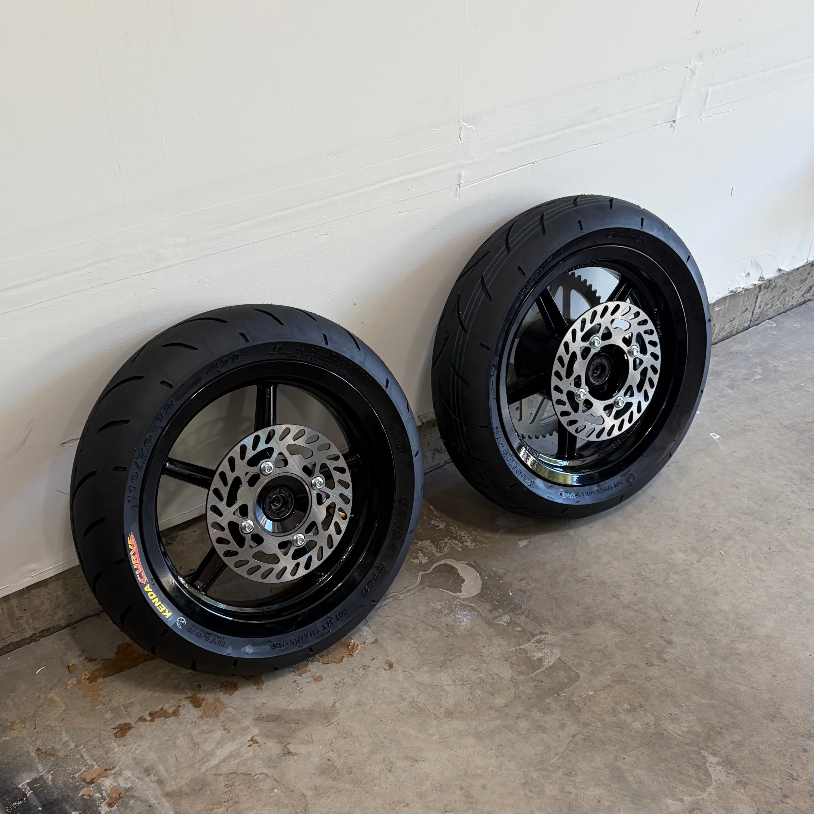 Tuttio Soleil 01/Yozma IN10 12-Inch Supermoto Wheelset