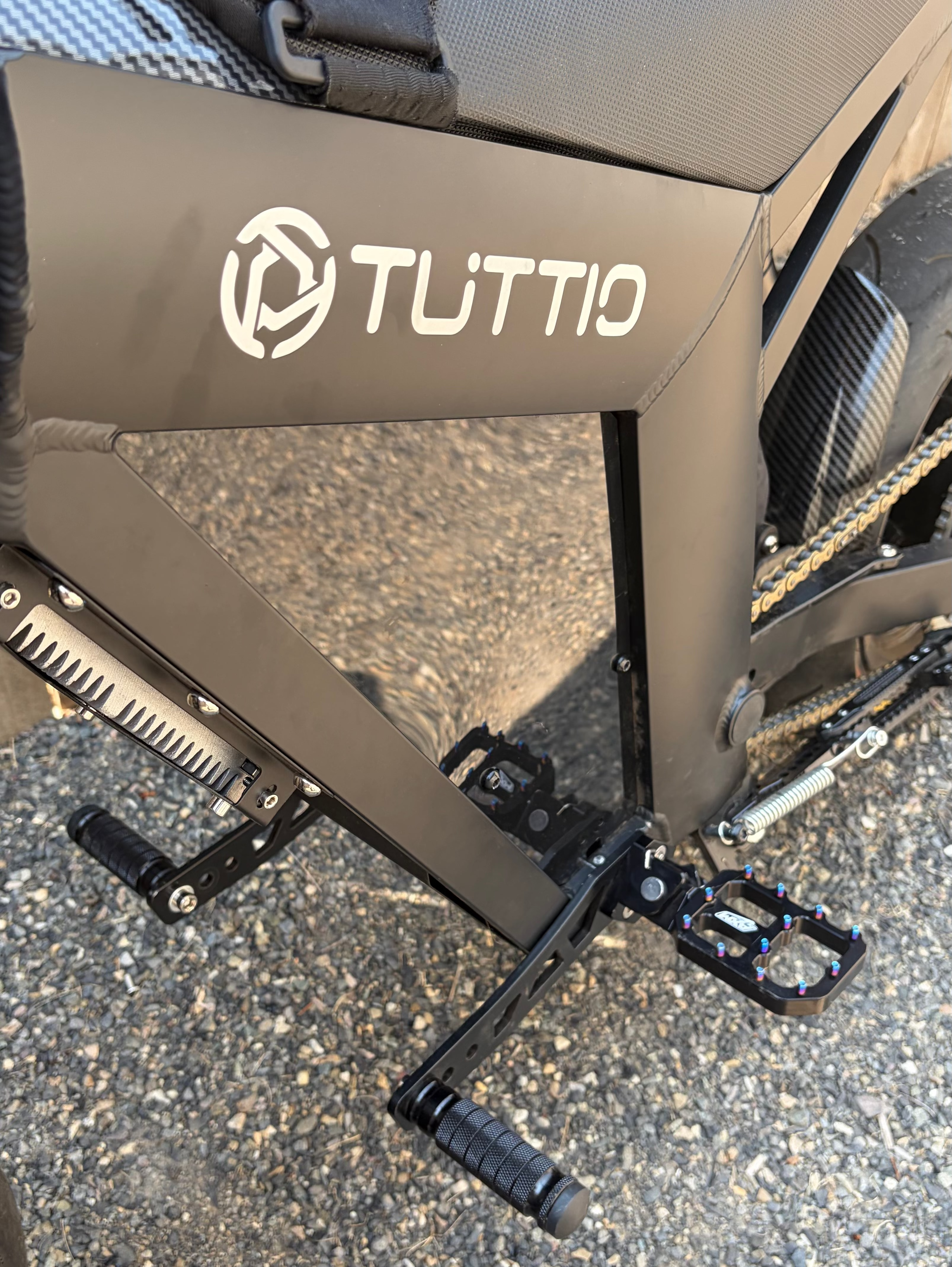 Tuttio Gloss Black Side Panels
