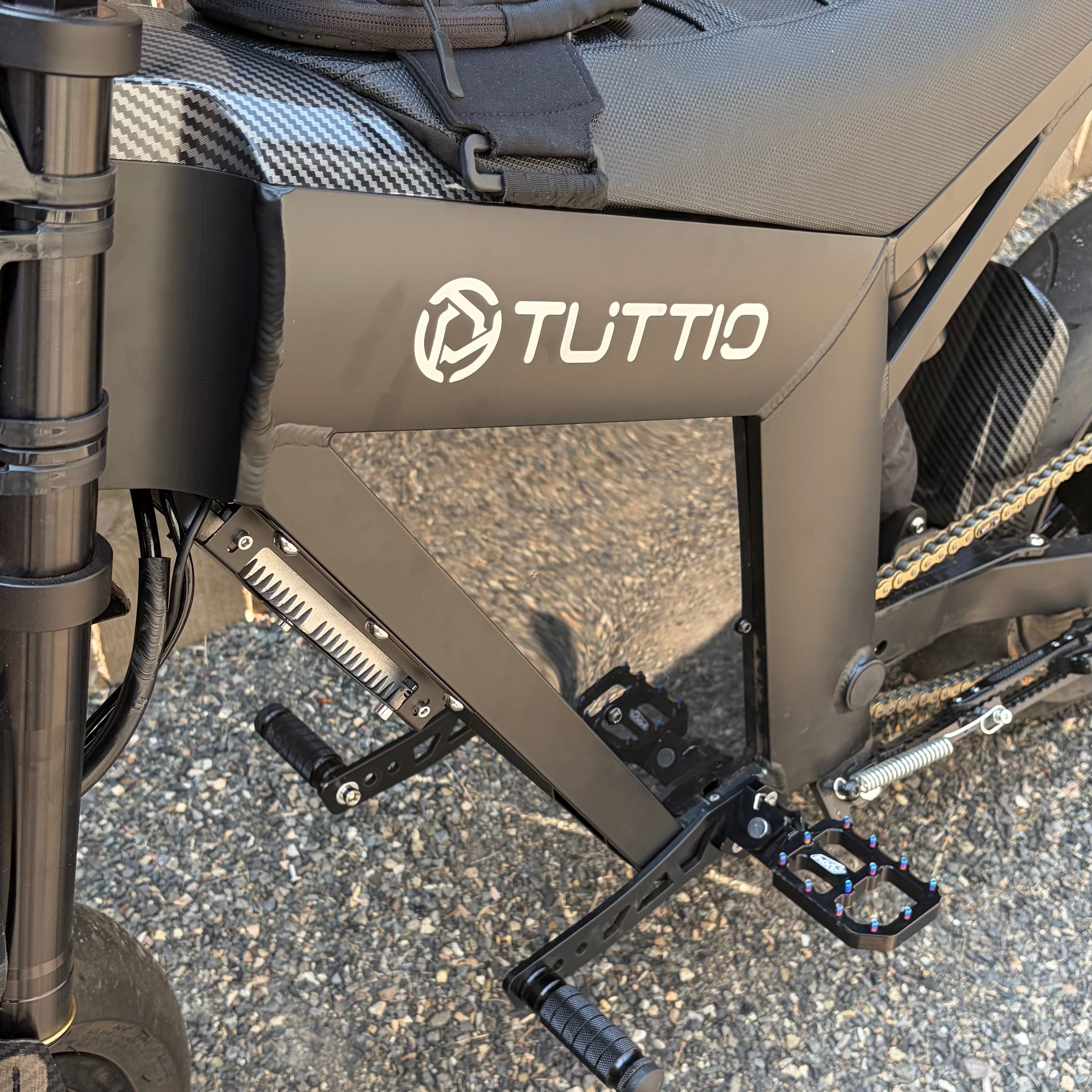 Tuttio Gloss Black Side Panels