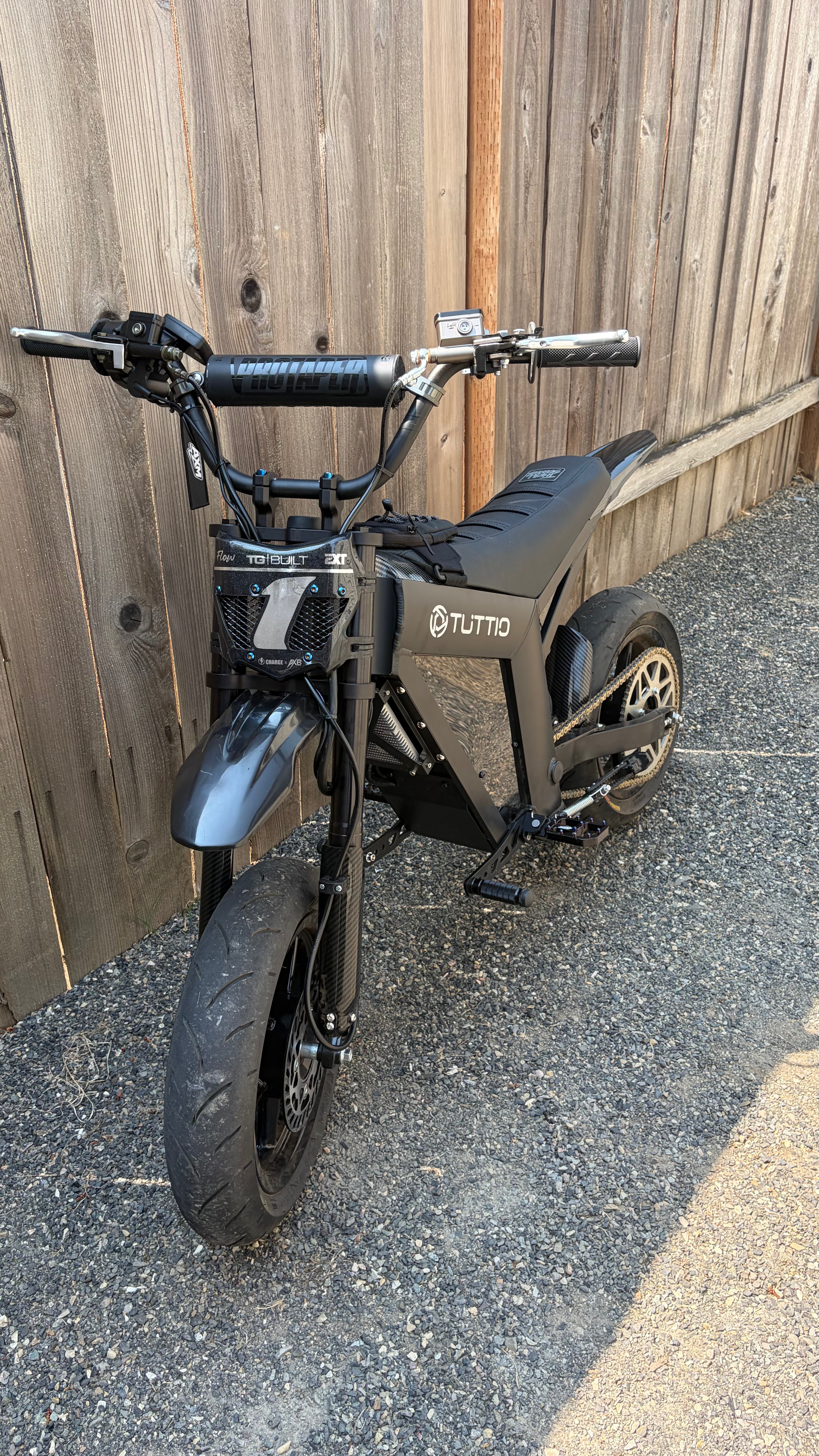 Tuttio Gloss Black Side Panels